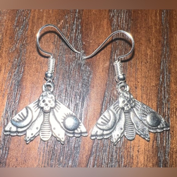 $2 MOTH EARRINGS. STAINLESS STEEL HOOKS. NEW.$2 WITH ANY $10 ORDER OR MORE - Picture 4 of 16